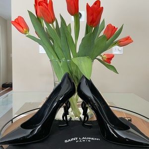 Sold out! Saint Laurent YSL Patent Leather Pumps in 36.5